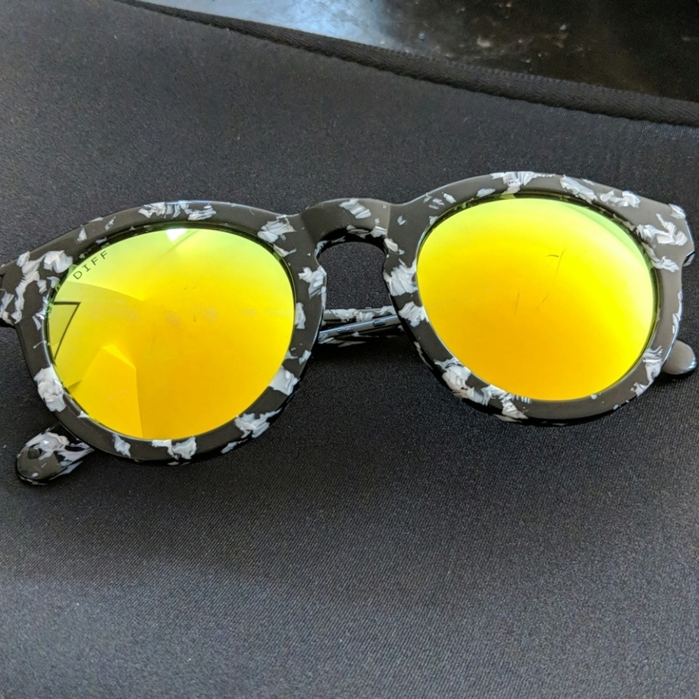 DIFF black and white tortoise sunglasses